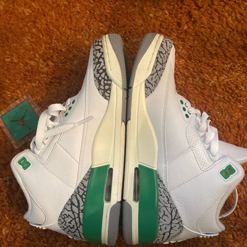 Air Jordan 3 Retro “lucky green” WMNS size 8
